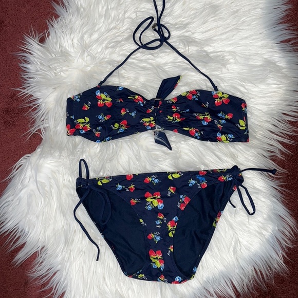 Abercrombie & Fitch Swim Abercrombie Fitch Strawberry Bikini Set